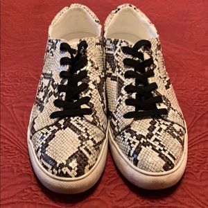 Kenneth Cole KAM SNAKE PRINT LEATHER SNEAKER